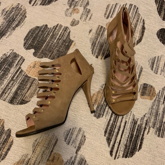 Stuart Weitzman Shoes - Stuart Weitzman 36 6 stiletto tan gold booties heels